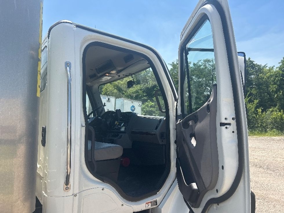 Medium Duty Box Truck-Light and Medium Duty Trucks-Freightliner-2021-M2-La Porte-IN-135,715\n\t\tmiles-$ 49,500 - Image 20