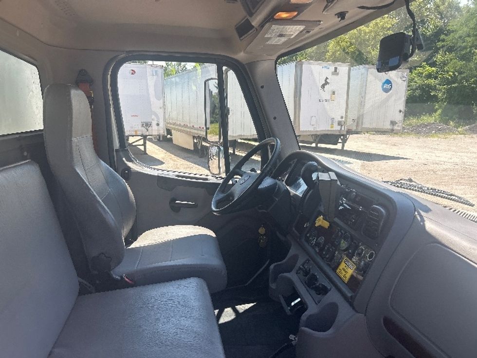 Medium Duty Box Truck-Light and Medium Duty Trucks-Freightliner-2021-M2-La Porte-IN-135,715\n\t\tmiles-$ 49,500 - Image 22