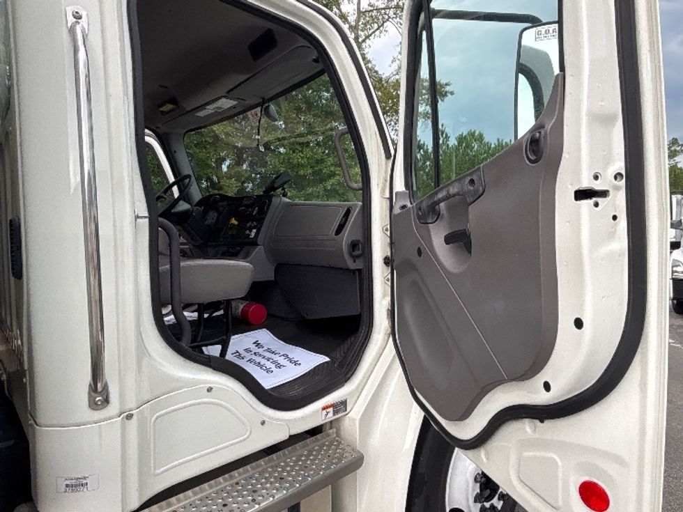 Medium Duty Box Truck-Light and Medium Duty Trucks-Freightliner-2021-M2-Ladson-SC-284,589\n\t\tmiles-$ 42,500 - Image 19