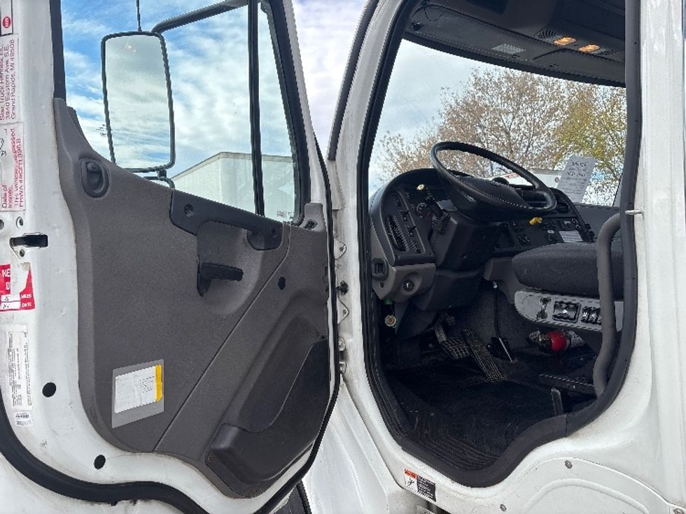 Medium Duty Box Truck-Light and Medium Duty Trucks-Freightliner-2021-M2-Lansing-MI-264,935\n\t\tmiles-$ 27,500 - Image 16