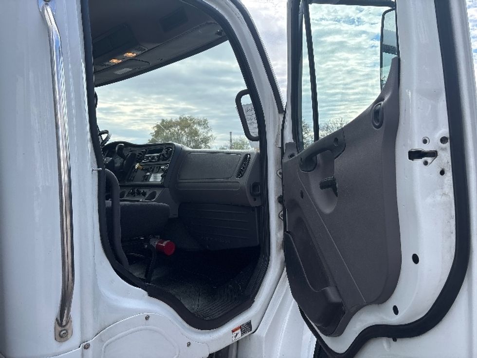 Medium Duty Box Truck-Light and Medium Duty Trucks-Freightliner-2021-M2-Lansing-MI-264,935\n\t\tmiles-$ 27,500 - Image 20