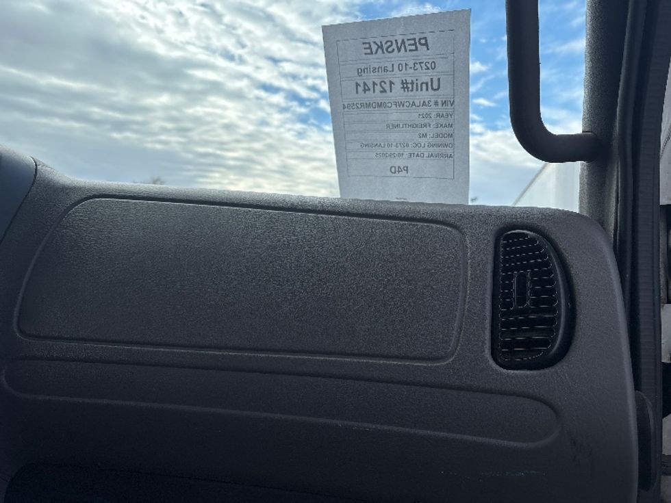 Medium Duty Box Truck-Light and Medium Duty Trucks-Freightliner-2021-M2-Lansing-MI-264,935\n\t\tmiles-$ 27,500 - Image 21