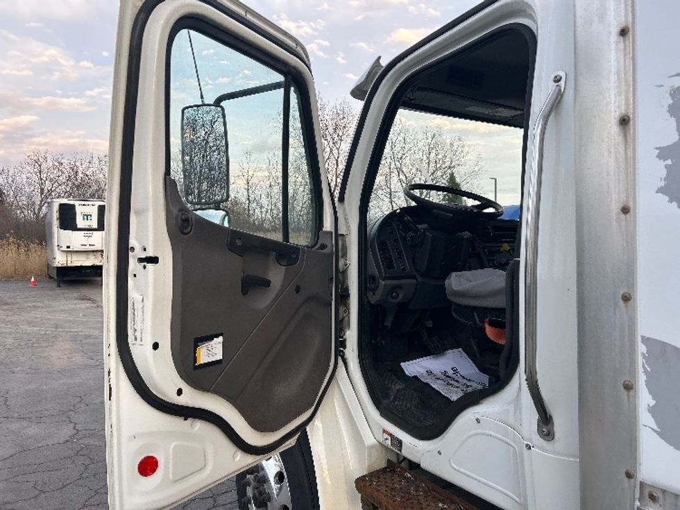 Medium Duty Box Truck-Light and Medium Duty Trucks-Freightliner-2021-M2-Liverpool-NY-271,135\n\t\tmiles-$ 31,750 - Image 11