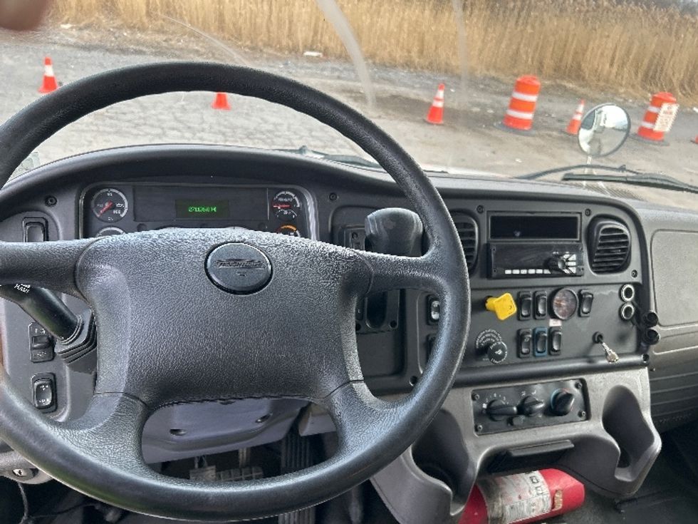 Medium Duty Box Truck-Light and Medium Duty Trucks-Freightliner-2021-M2-Liverpool-NY-271,135\n\t\tmiles-$ 31,750 - Image 13