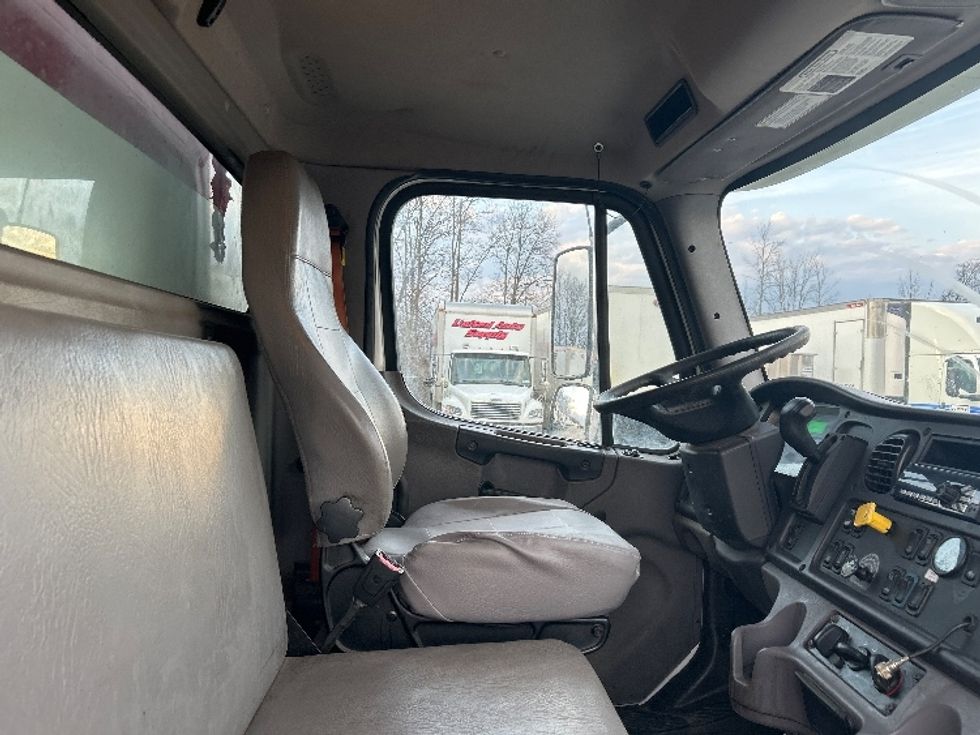 Medium Duty Box Truck-Light and Medium Duty Trucks-Freightliner-2021-M2-Liverpool-NY-271,135\n\t\tmiles-$ 31,750 - Image 17