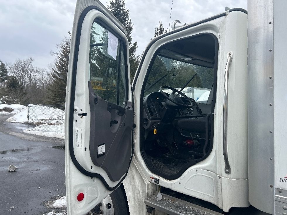 Medium Duty Box Truck-Light and Medium Duty Trucks-Freightliner-2021-M2-Londonderry-NH-166,569\n\t\tmiles-$ 53,750 - Image 16