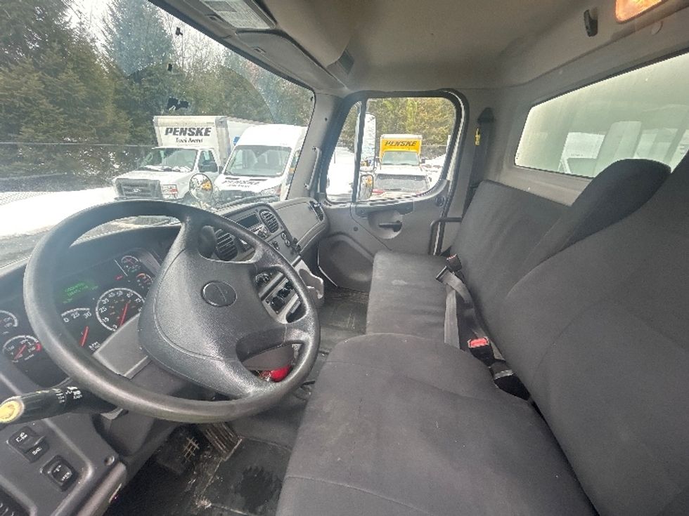 Medium Duty Box Truck-Light and Medium Duty Trucks-Freightliner-2021-M2-Londonderry-NH-166,569\n\t\tmiles-$ 53,750 - Image 19