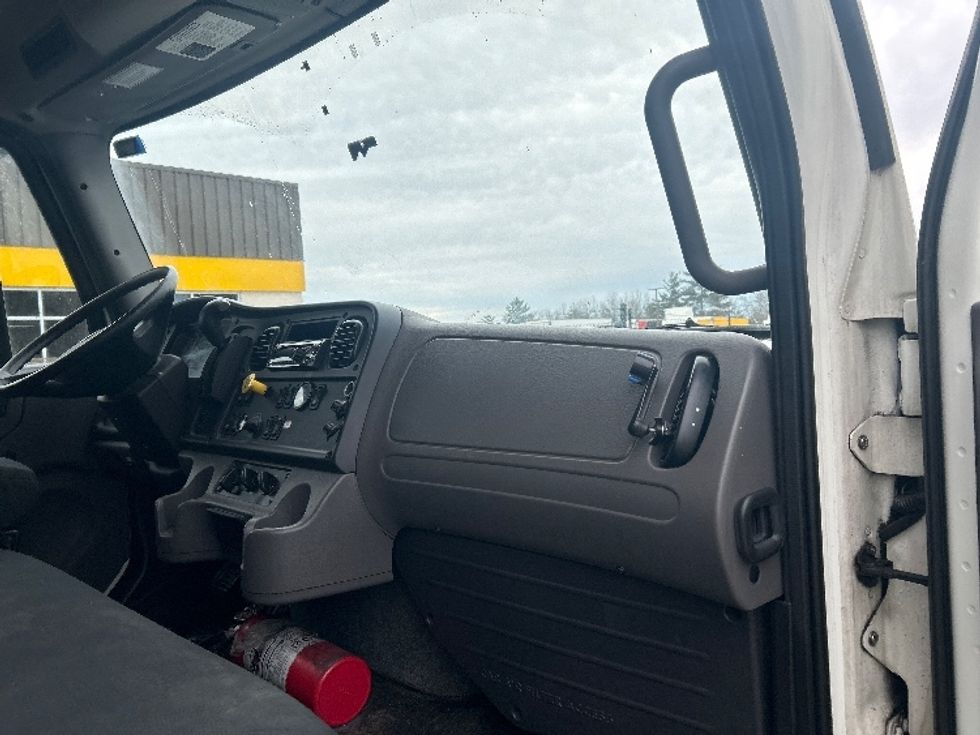 Medium Duty Box Truck-Light and Medium Duty Trucks-Freightliner-2021-M2-Londonderry-NH-166,569\n\t\tmiles-$ 53,750 - Image 21