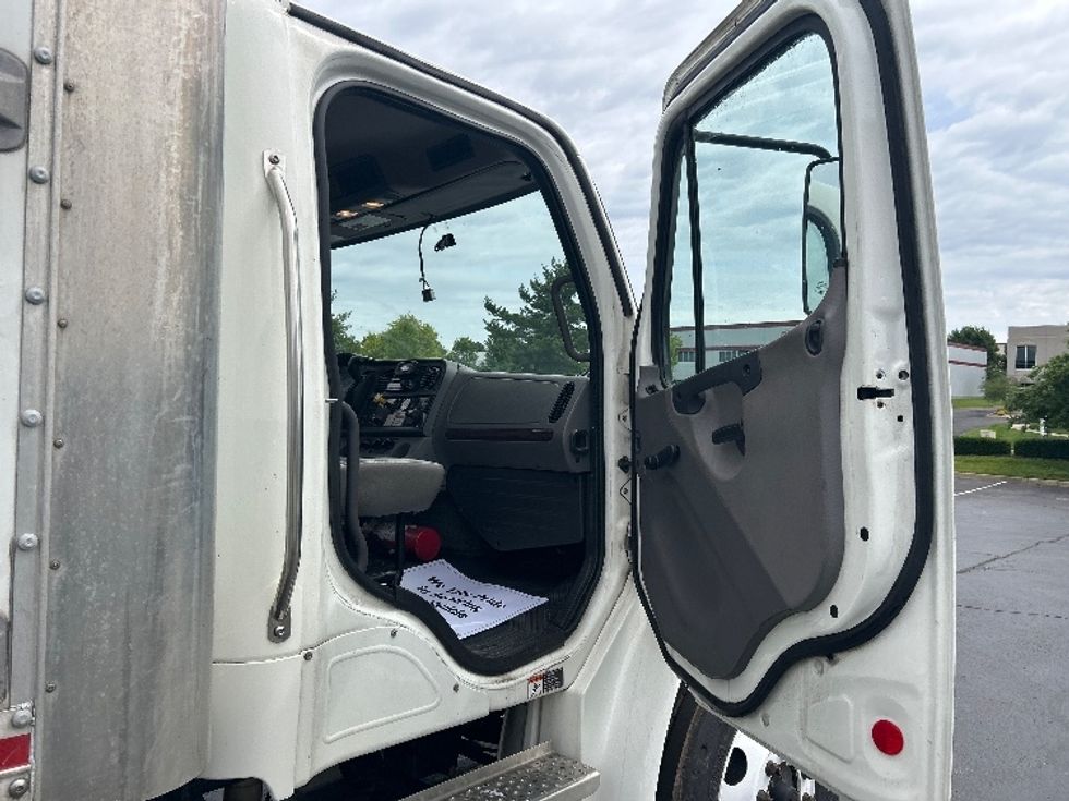 Medium Duty Box Truck-Light and Medium Duty Trucks-Freightliner-2021-M2-Louisville-KY-119,283\n\t\tmiles-$ 66,250 - Image 20