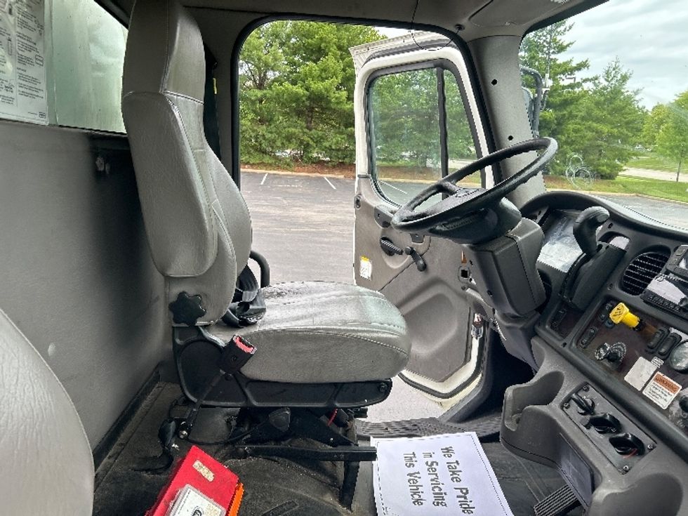 Medium Duty Box Truck-Light and Medium Duty Trucks-Freightliner-2021-M2-Louisville-KY-119,283\n\t\tmiles-$ 66,250 - Image 22
