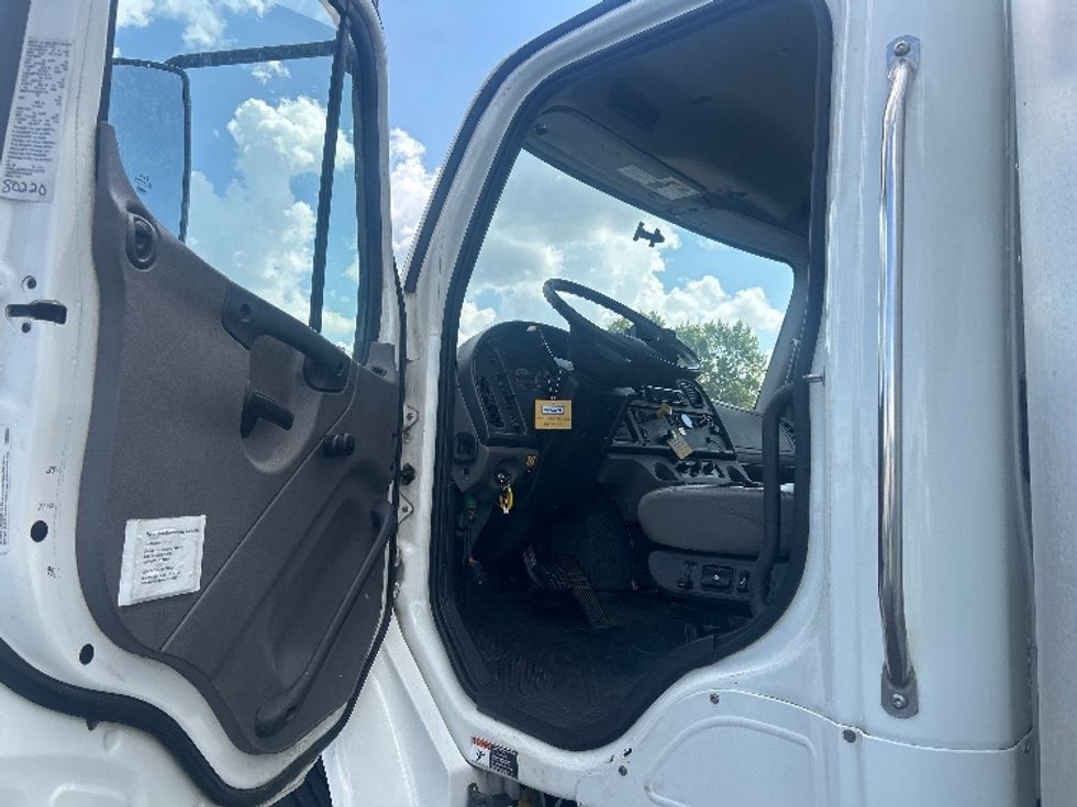 Medium Duty Box Truck-Light and Medium Duty Trucks-Freightliner-2021-M2-Louisville-KY-362,993\n\t\tmiles-$ 36,500 - Image 16