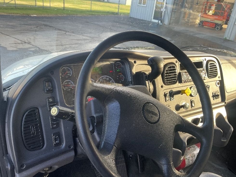 Medium Duty Box Truck-Light and Medium Duty Trucks-Freightliner-2021-M2-Louisville-KY-410,739\n\t\tmiles-$ 25,000 - Image 17