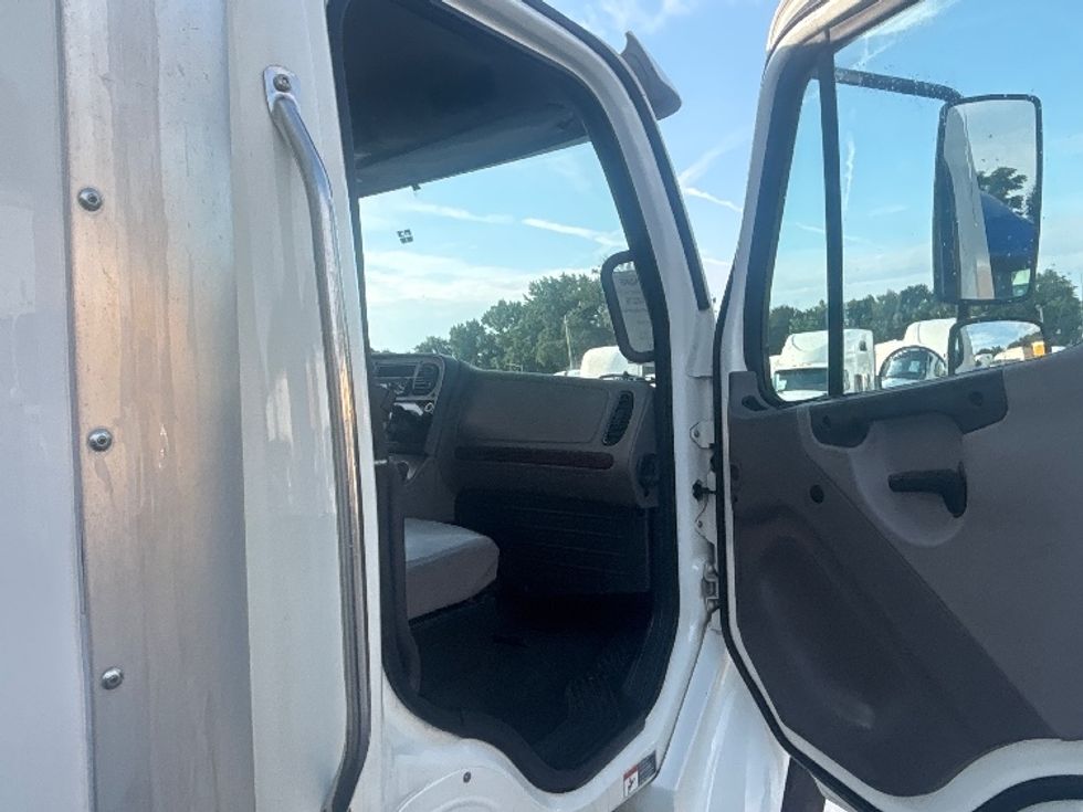 Medium Duty Box Truck-Light and Medium Duty Trucks-Freightliner-2021-M2-Macon-GA-110,795\n\t\tmiles-$ 53,250 - Image 20
