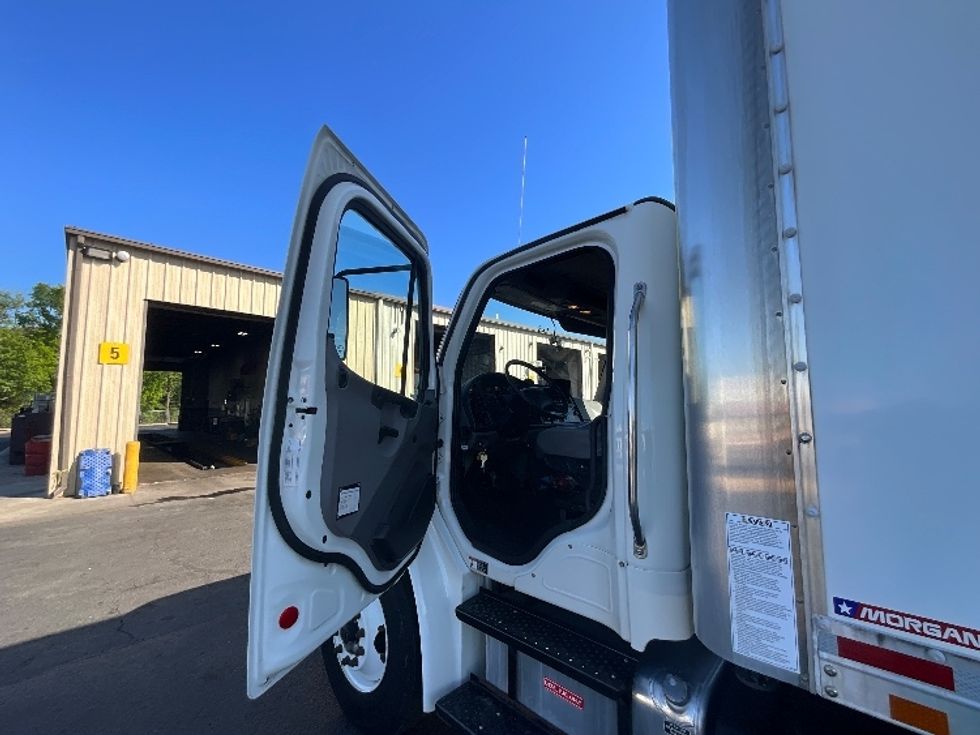 Medium Duty Box Truck-Light and Medium Duty Trucks-Freightliner-2021-M2-Manassas-VA-122,185\n\t\tmiles-$ 55,500 - Image 16