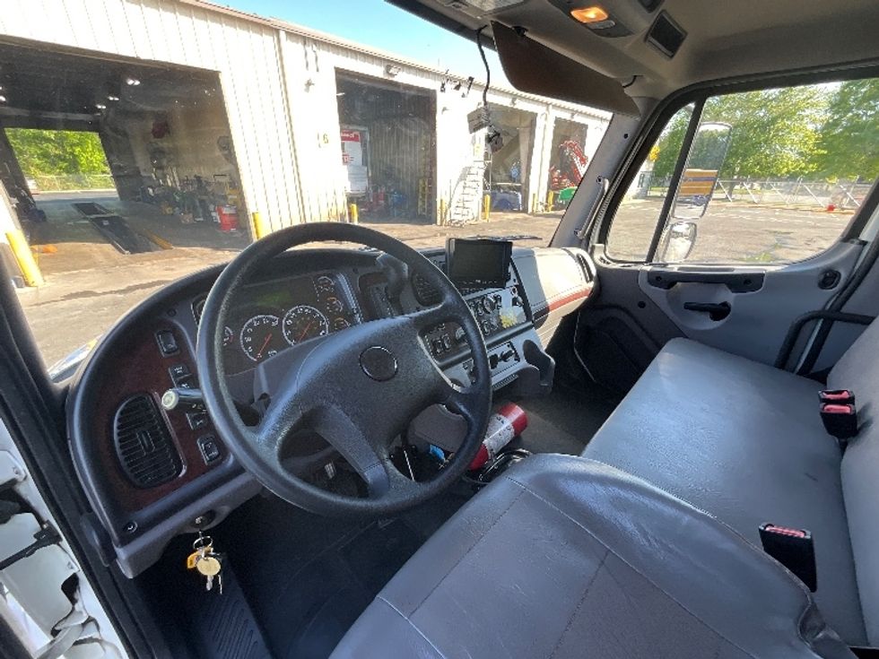 Medium Duty Box Truck-Light and Medium Duty Trucks-Freightliner-2021-M2-Manassas-VA-122,185\n\t\tmiles-$ 55,500 - Image 17