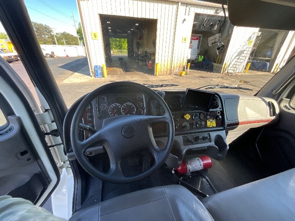 Medium Duty Box Truck-Light and Medium Duty Trucks-Freightliner-2021-M2-Manassas-VA-122,185\n\t\tmiles-$ 55,500 - Image 18