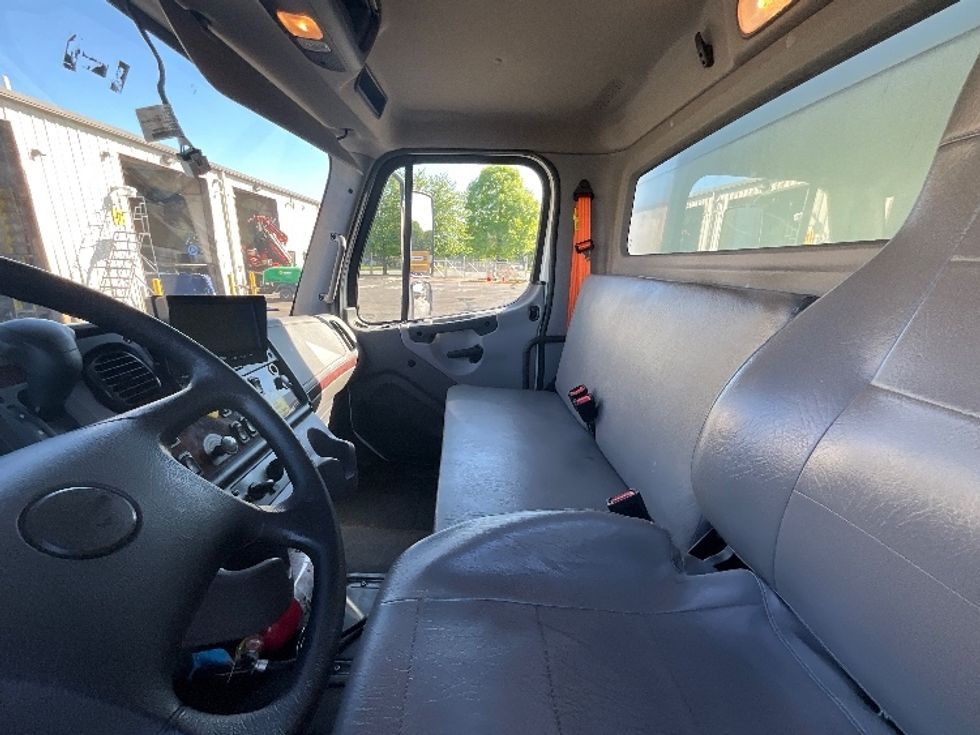 Medium Duty Box Truck-Light and Medium Duty Trucks-Freightliner-2021-M2-Manassas-VA-122,185\n\t\tmiles-$ 55,500 - Image 19