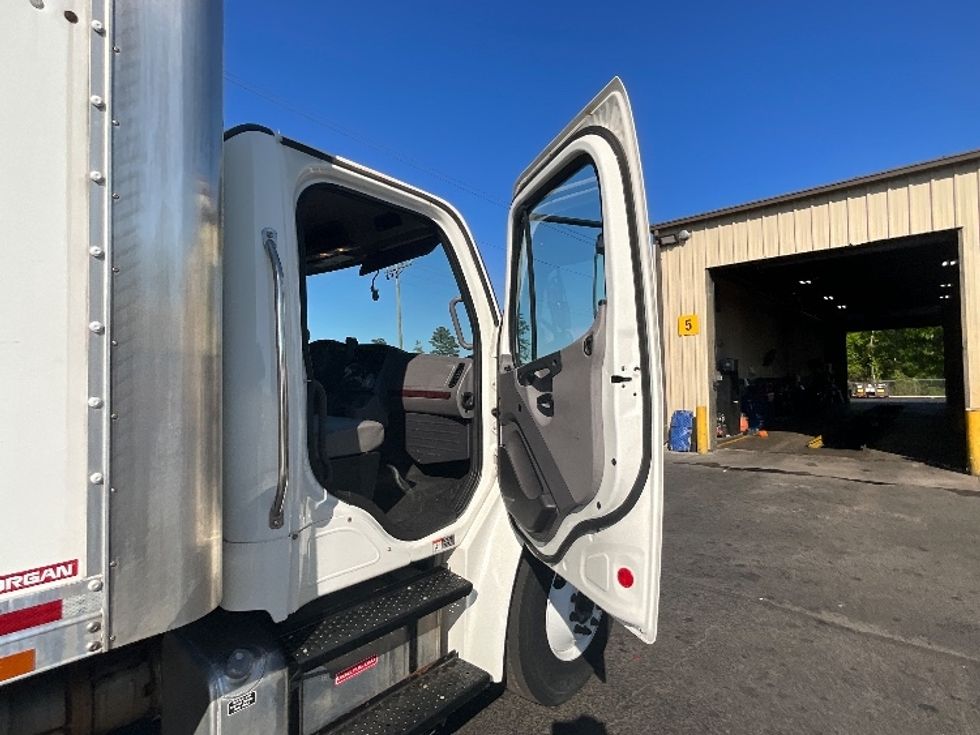Medium Duty Box Truck-Light and Medium Duty Trucks-Freightliner-2021-M2-Manassas-VA-122,185\n\t\tmiles-$ 55,500 - Image 20