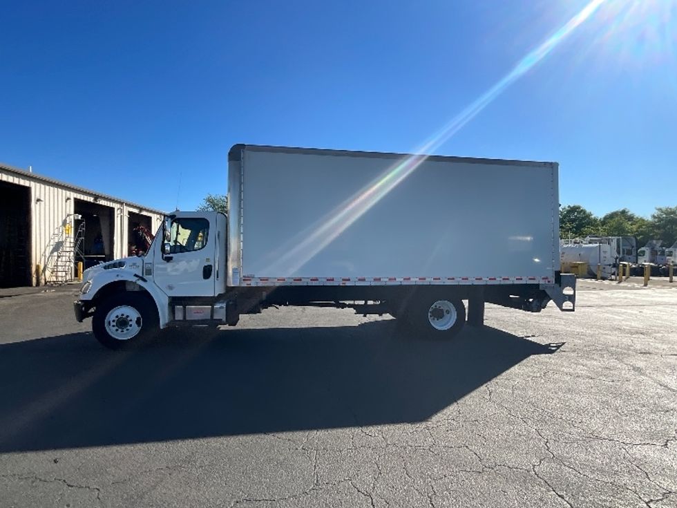 Medium Duty Box Truck-Light and Medium Duty Trucks-Freightliner-2021-M2-Manassas-VA-122,185\n\t\tmiles-$ 55,500 - Image 4