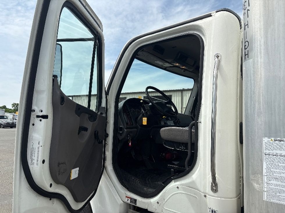 Medium Duty Box Truck-Light and Medium Duty Trucks-Freightliner-2021-M2-Mebane-NC-130,373\n\t\tmiles-$ 71,000 - Image 16