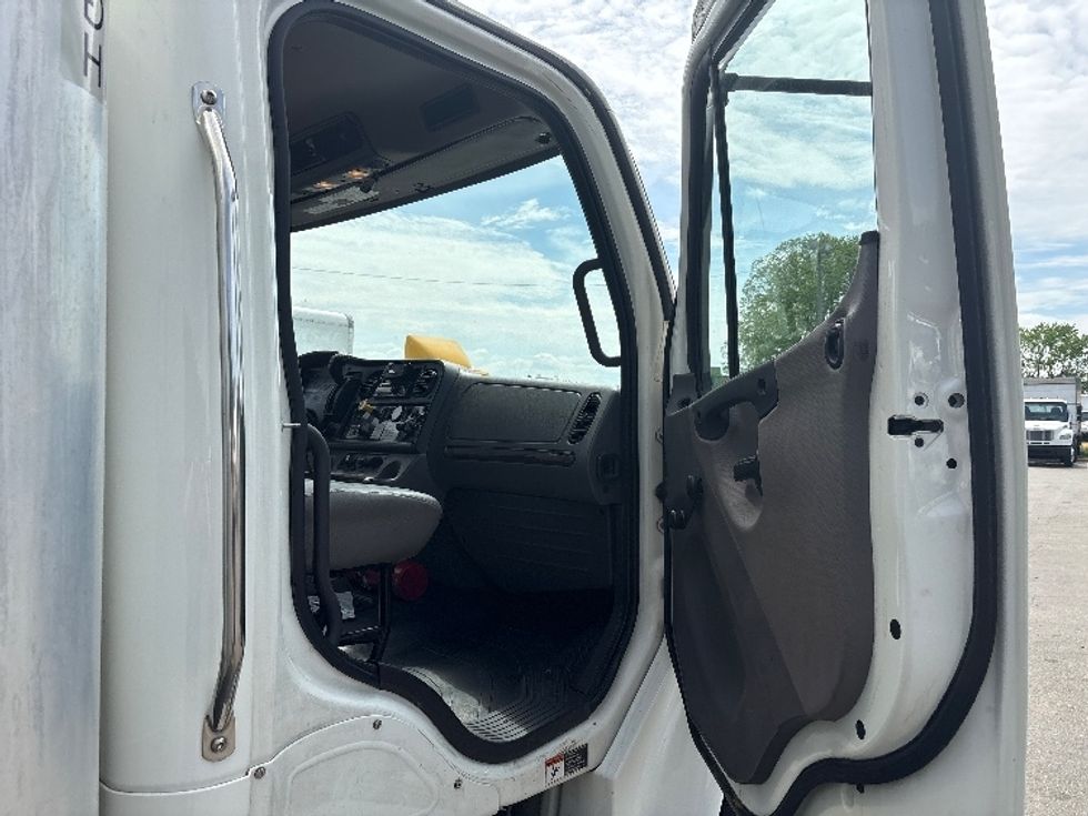 Medium Duty Box Truck-Light and Medium Duty Trucks-Freightliner-2021-M2-Mebane-NC-130,373\n\t\tmiles-$ 71,000 - Image 20