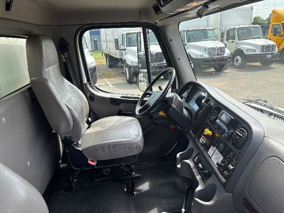 Medium Duty Box Truck-Light and Medium Duty Trucks-Freightliner-2021-M2-Mebane-NC-130,373\n\t\tmiles-$ 71,000 - Image 22