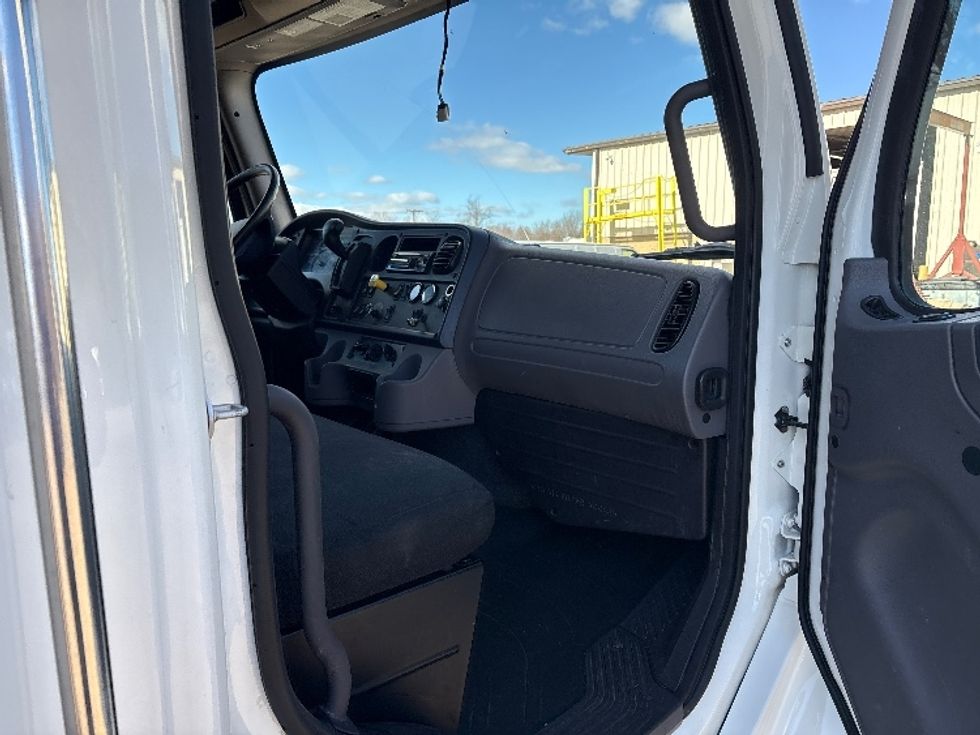 Medium Duty Box Truck-Light and Medium Duty Trucks-Freightliner-2021-M2-Mebane-NC-153,203\n\t\tmiles-$ 77,000 - Image 19