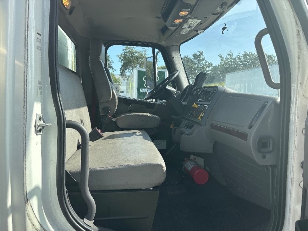 Medium Duty Box Truck-Light and Medium Duty Trucks-Freightliner-2021-M2-Medley-FL-151,184\n\t\tmiles-$ 55,000 - Image 19