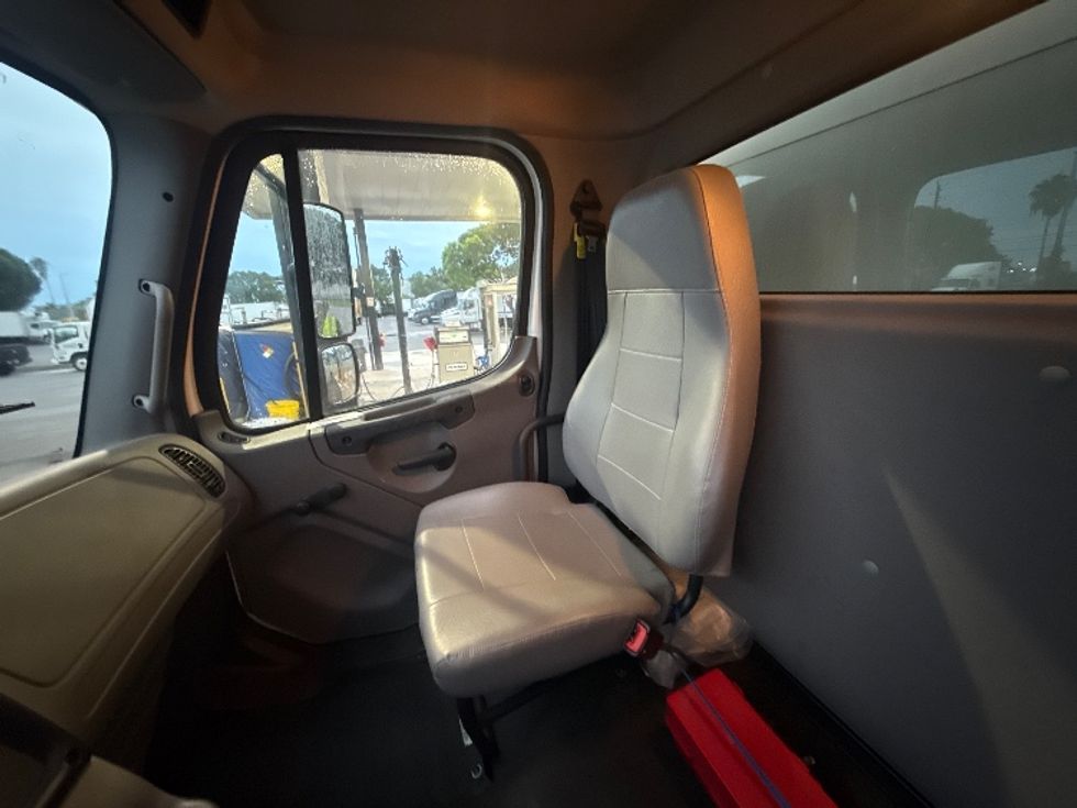 Medium Duty Box Truck-Light and Medium Duty Trucks-Freightliner-2021-M2-Medley-FL-19,591\n\t\tmiles-$ 67,750 - Image 19
