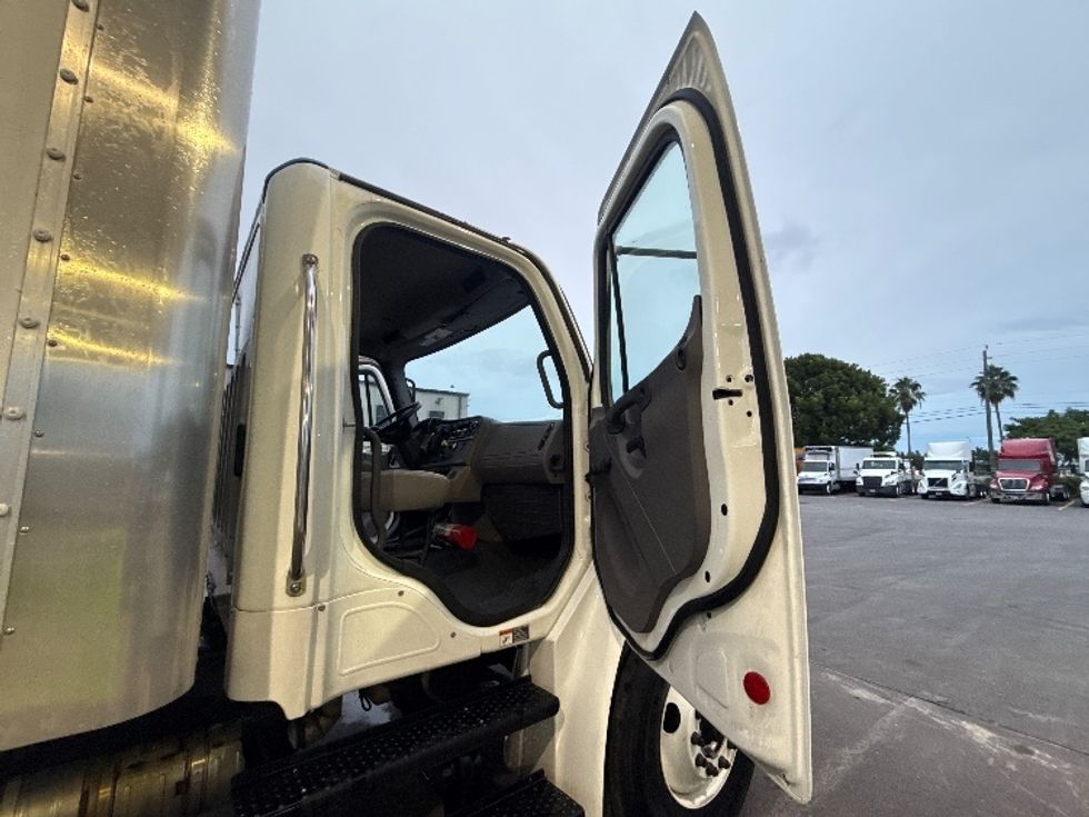 Medium Duty Box Truck-Light and Medium Duty Trucks-Freightliner-2021-M2-Medley-FL-19,591\n\t\tmiles-$ 67,750 - Image 20