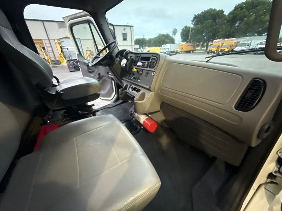 Medium Duty Box Truck-Light and Medium Duty Trucks-Freightliner-2021-M2-Medley-FL-19,591\n\t\tmiles-$ 67,750 - Image 22
