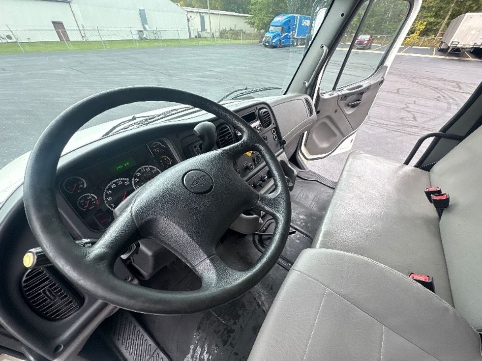 Medium Duty Box Truck-Light and Medium Duty Trucks-Freightliner-2021-M2-Middlefield-OH-149,917\n\t\tmiles-$ 67,000 - Image 17