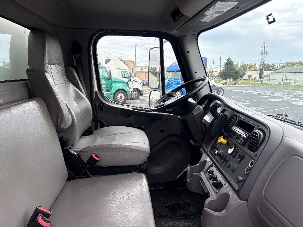 Medium Duty Box Truck-Light and Medium Duty Trucks-Freightliner-2021-M2-Middlefield-OH-149,917\n\t\tmiles-$ 67,000 - Image 22