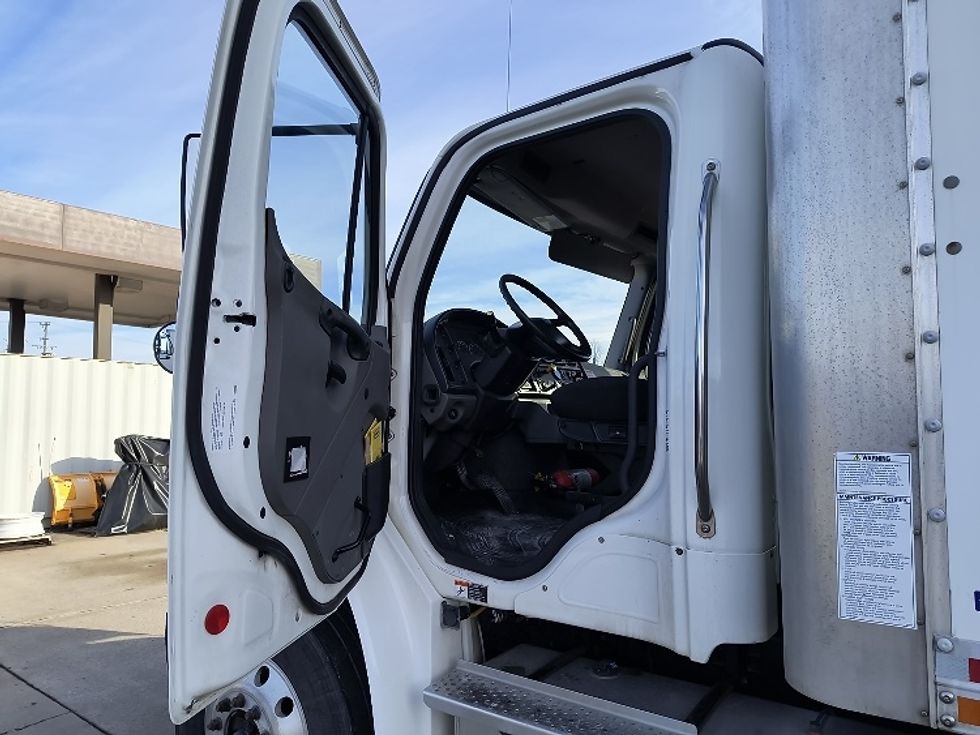 Medium Duty Box Truck-Light and Medium Duty Trucks-Freightliner-2021-M2-Millwood-WV-275,391\n\t\tmiles-$ 37,000 - Image 16