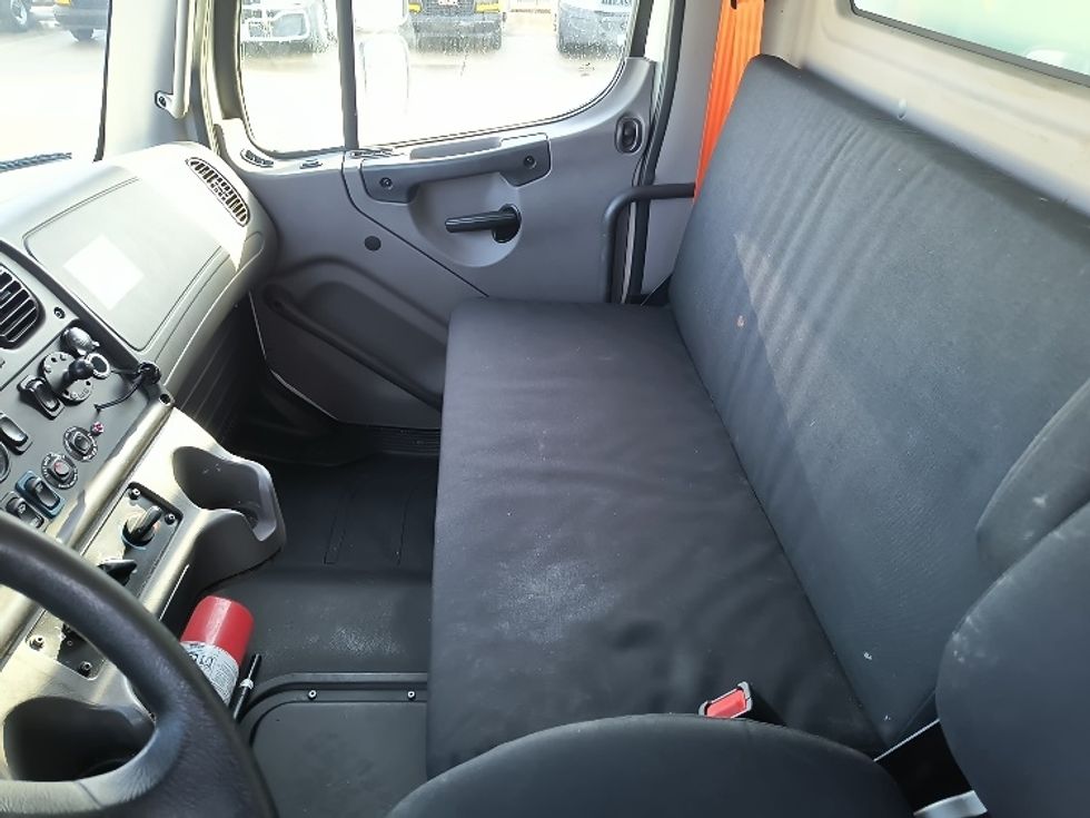 Medium Duty Box Truck-Light and Medium Duty Trucks-Freightliner-2021-M2-Millwood-WV-275,391\n\t\tmiles-$ 37,000 - Image 19