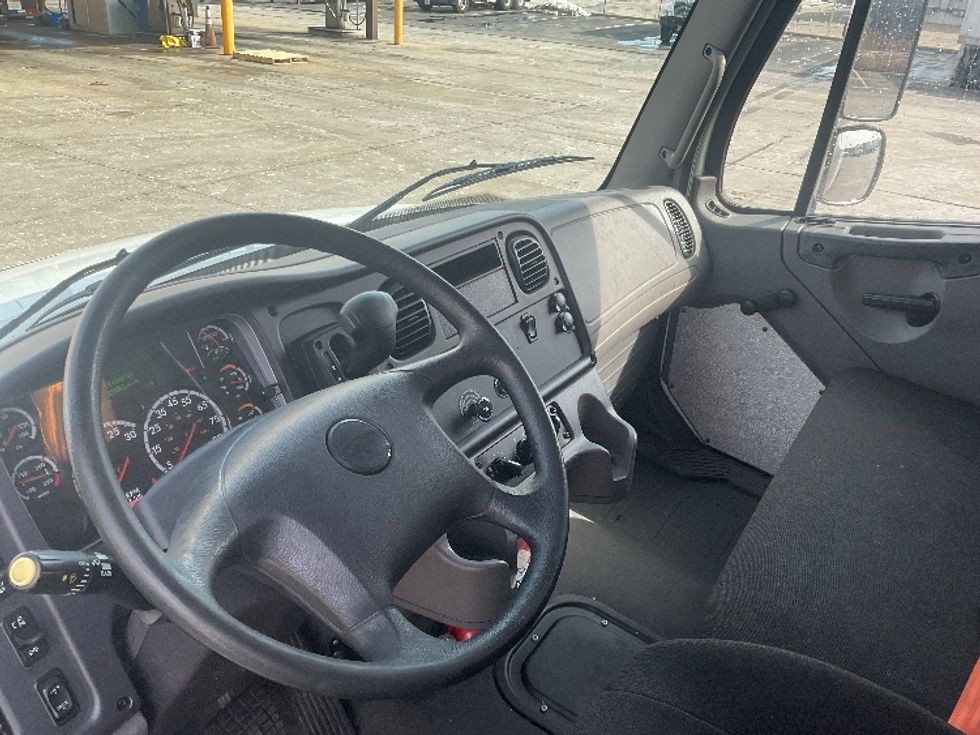 Medium Duty Box Truck-Light and Medium Duty Trucks-Freightliner-2021-M2-Milwaukee-WI-156,557\n\t\tmiles-$ 52,000 - Image 16