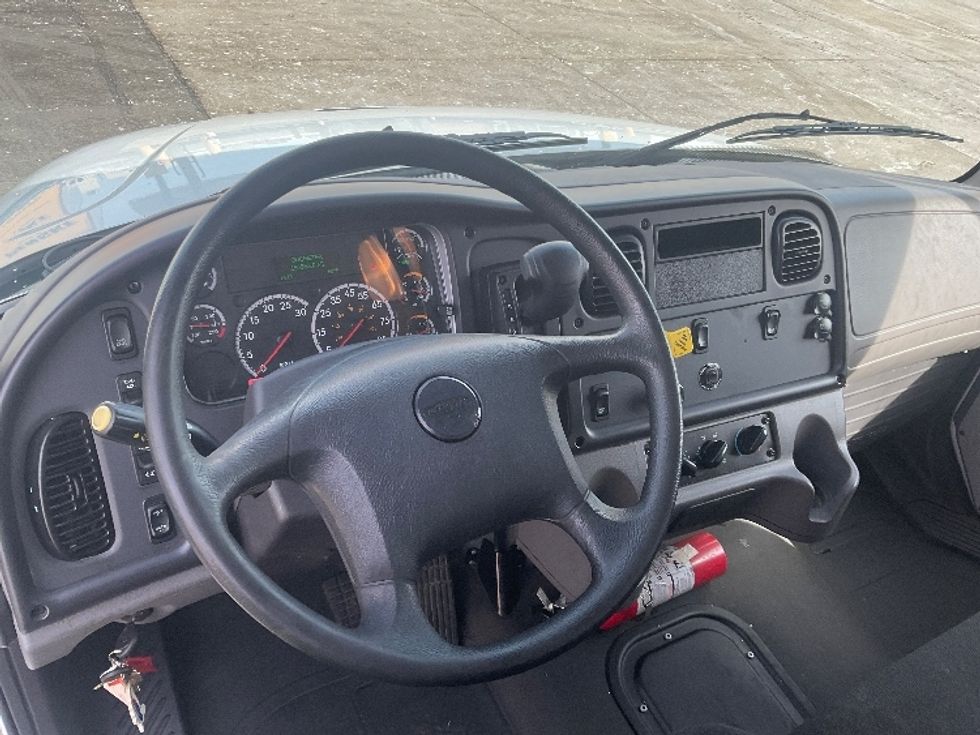 Medium Duty Box Truck-Light and Medium Duty Trucks-Freightliner-2021-M2-Milwaukee-WI-156,557\n\t\tmiles-$ 52,000 - Image 17