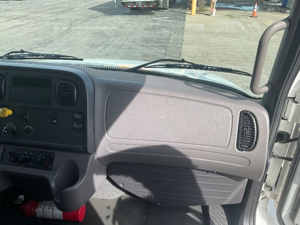 Medium Duty Box Truck-Light and Medium Duty Trucks-Freightliner-2021-M2-Milwaukee-WI-156,557\n\t\tmiles-$ 52,000 - Image 20
