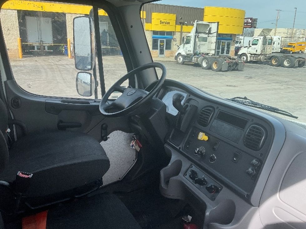 Medium Duty Box Truck-Light and Medium Duty Trucks-Freightliner-2021-M2-Milwaukee-WI-156,557\n\t\tmiles-$ 52,000 - Image 21