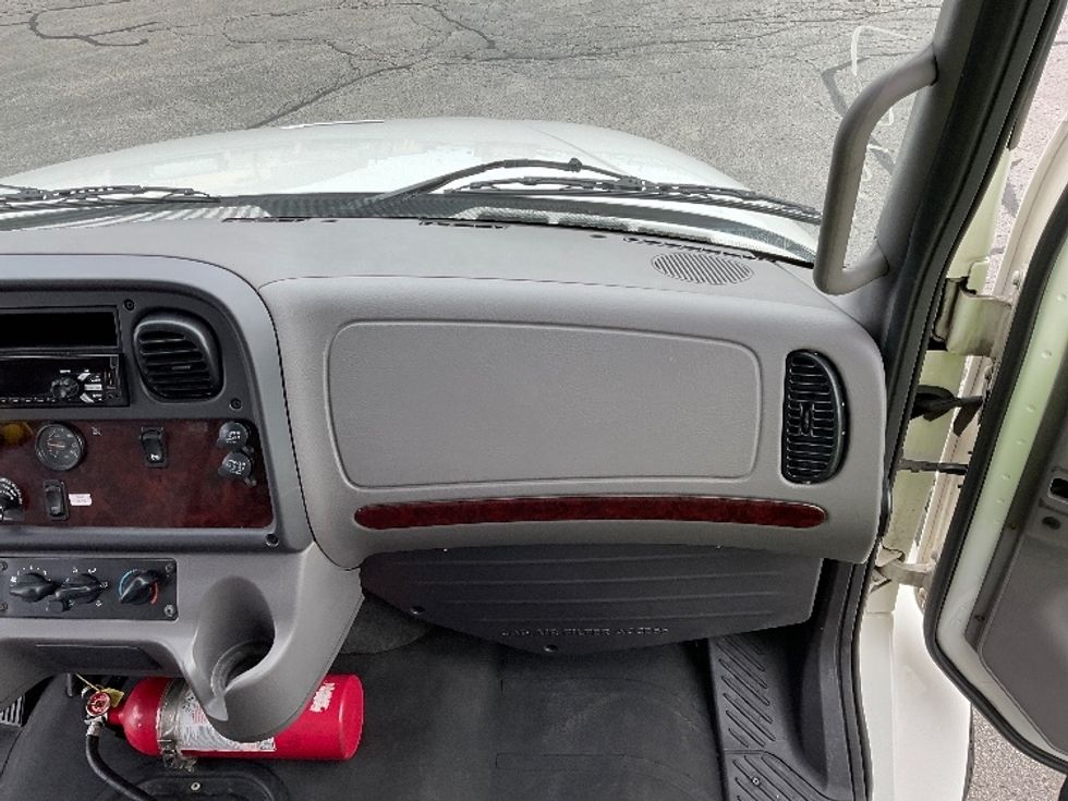 Medium Duty Box Truck-Light and Medium Duty Trucks-Freightliner-2021-M2-Milwaukee-WI-190,300\n\t\tmiles-$ 54,000 - Image 19