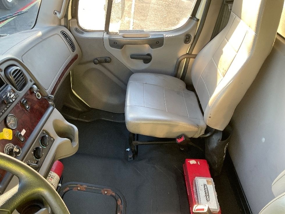 Medium Duty Box Truck-Light and Medium Duty Trucks-Freightliner-2021-M2-Milwaukee-WI-256,717\n\t\tmiles-$ 42,500 - Image 17