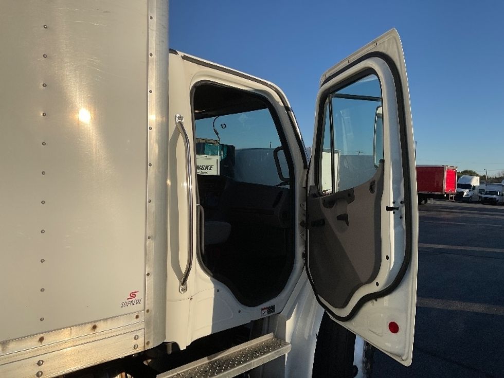 Medium Duty Box Truck-Light and Medium Duty Trucks-Freightliner-2021-M2-Milwaukee-WI-256,717\n\t\tmiles-$ 42,500 - Image 18