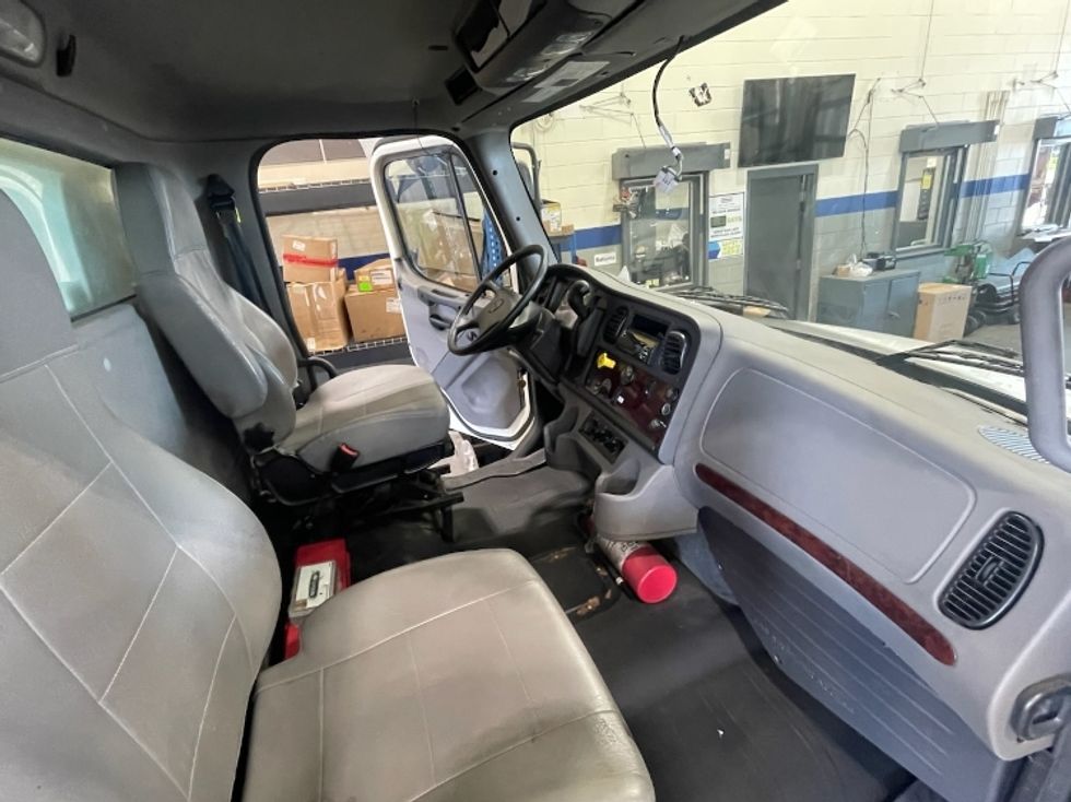 Medium Duty Box Truck-Light and Medium Duty Trucks-Freightliner-2021-M2-Milwaukee-WI-256,717\n\t\tmiles-$ 42,500 - Image 20