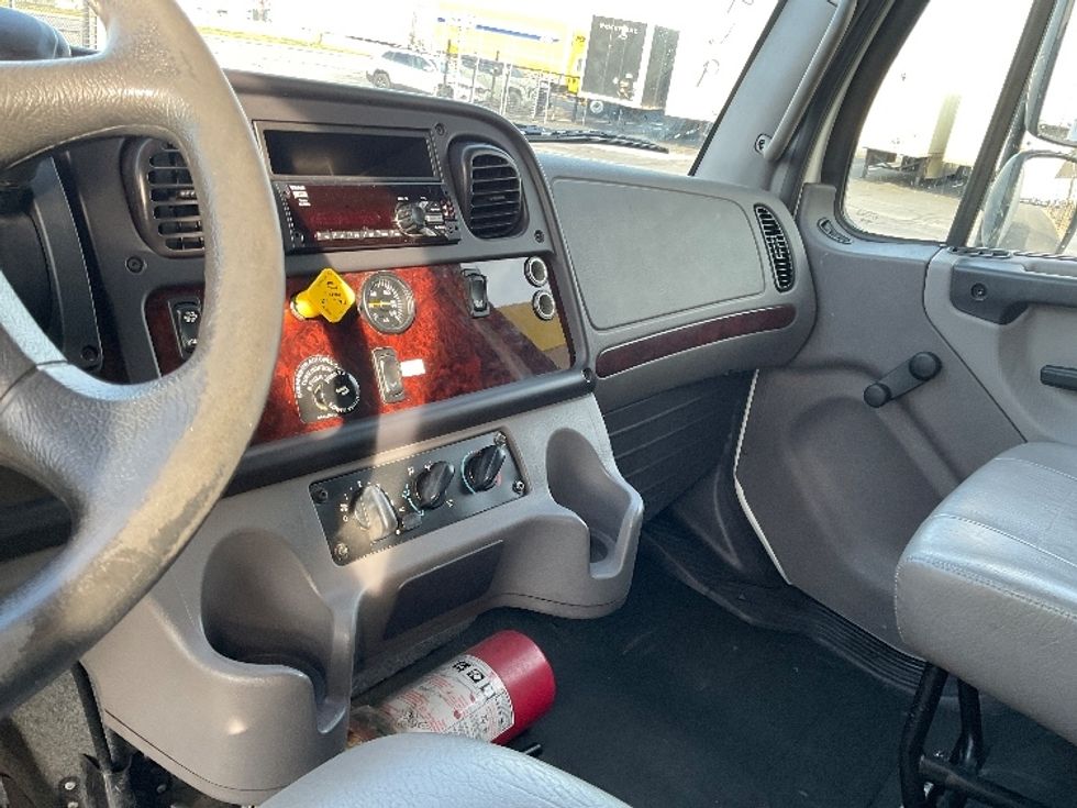 Medium Duty Box Truck-Light and Medium Duty Trucks-Freightliner-2021-M2-Milwaukee-WI-293,384\n\t\tmiles-$ 36,750 - Image 19