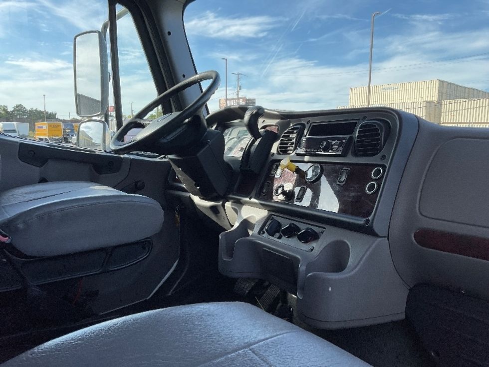 Medium Duty Box Truck-Light and Medium Duty Trucks-Freightliner-2021-M2-Milwaukee-WI-293,384\n\t\tmiles-$ 36,750 - Image 22