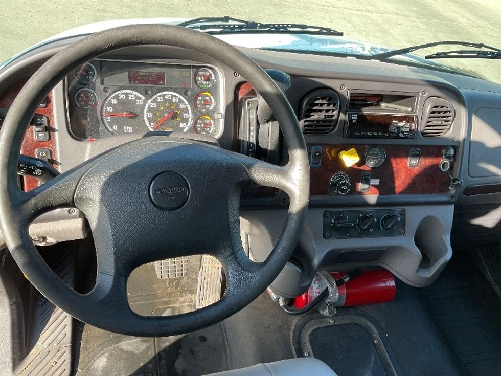 Medium Duty Box Truck-Light and Medium Duty Trucks-Freightliner-2021-M2-Milwaukee-WI-317,217\n\t\tmiles-$ 33,250 - Image 18