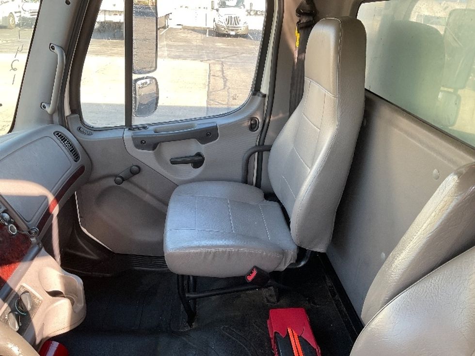 Medium Duty Box Truck-Light and Medium Duty Trucks-Freightliner-2021-M2-Milwaukee-WI-317,217\n\t\tmiles-$ 33,250 - Image 19