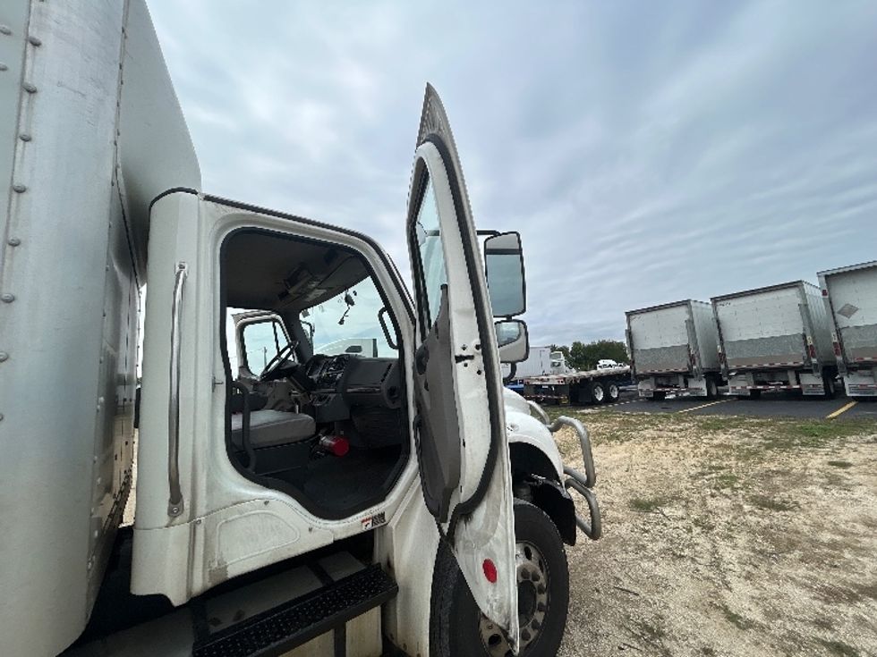 Medium Duty Box Truck-Light and Medium Duty Trucks-Freightliner-2021-M2-Milwaukee-WI-394,708\n\t\tmiles-$ 24,750 - Image 19