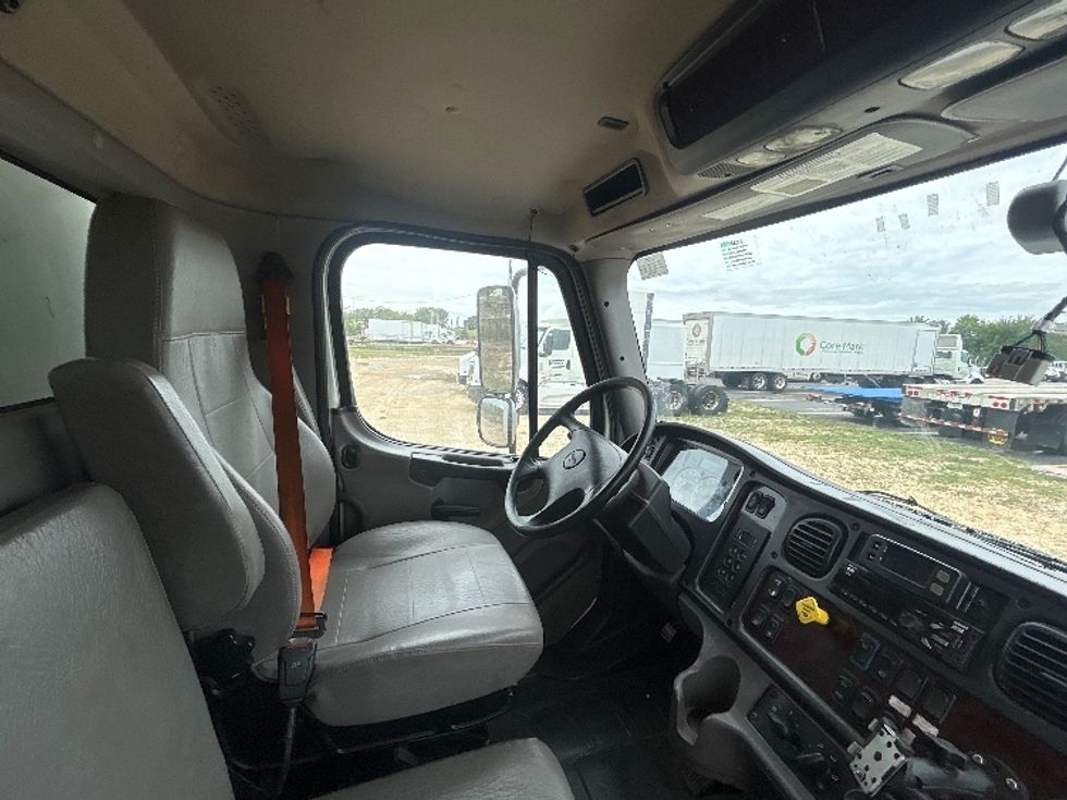 Medium Duty Box Truck-Light and Medium Duty Trucks-Freightliner-2021-M2-Milwaukee-WI-394,708\n\t\tmiles-$ 24,750 - Image 21