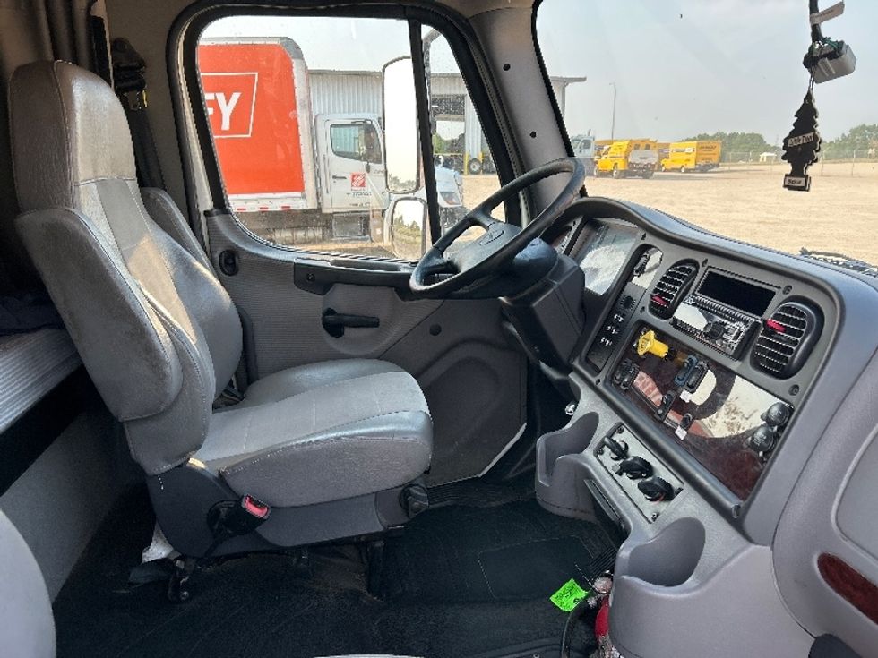 Medium Duty Box Truck-Light and Medium Duty Trucks-Freightliner-2021-M2-Minot-ND-419,591\n\t\tmiles-$ 29,750 - Image 22